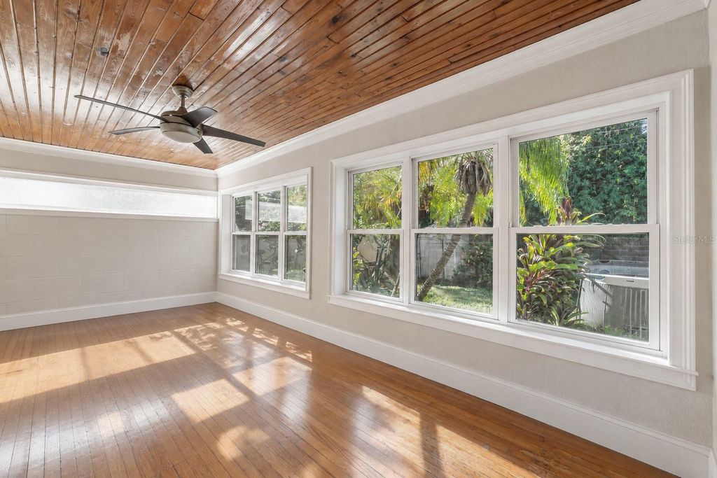 Image 10 of property listing at 3138 W EUCLID AVENUE, Tampa, FL 33629