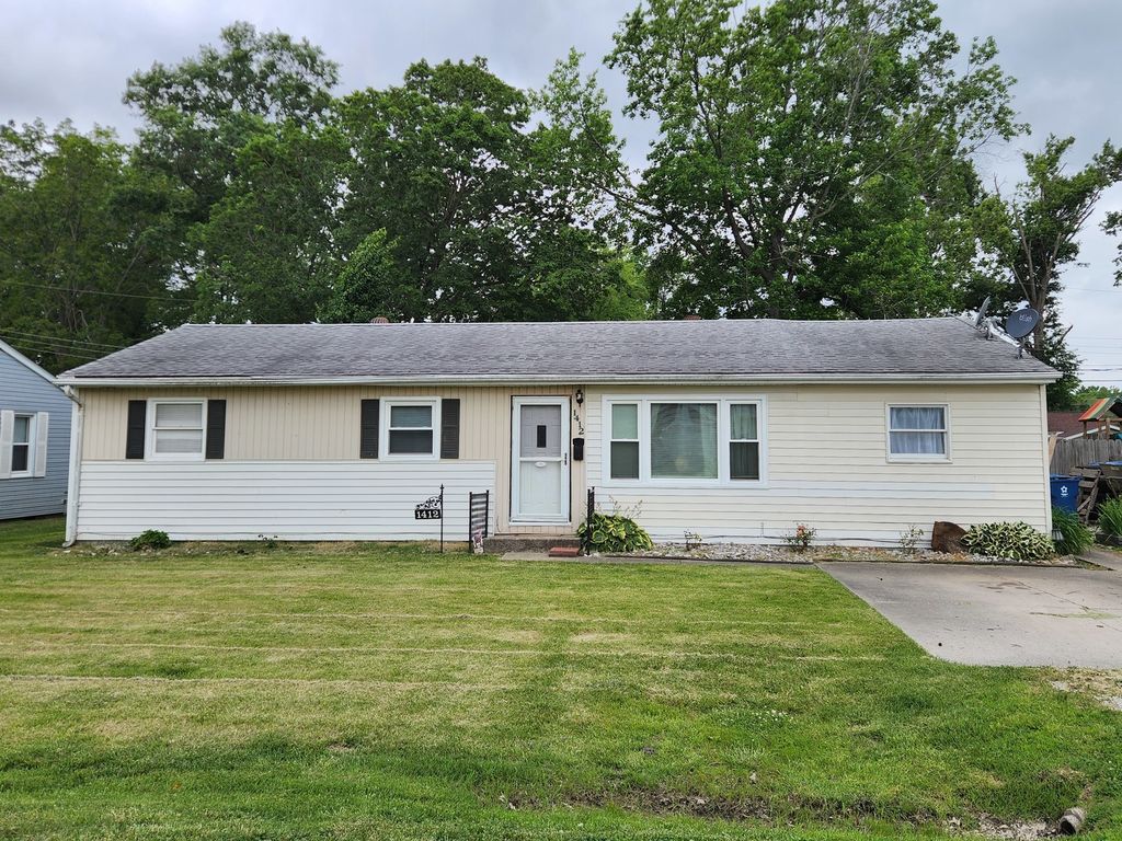 Image 1 of property listing at 1412 Holly Street, Centralia, IL 62801