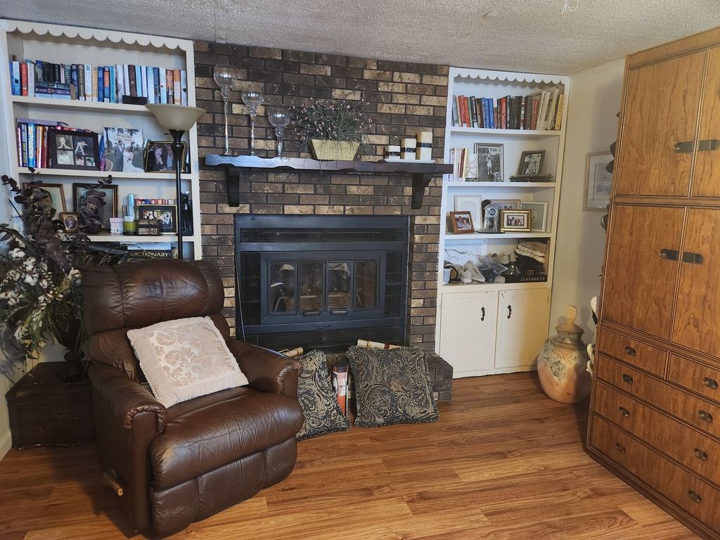Image 2 of property listing at 1412 Holly Street, Centralia, IL 62801