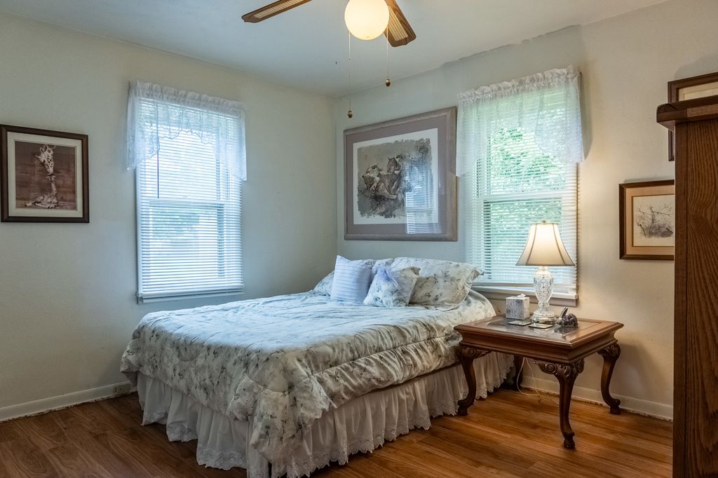 Image 12 of property listing at 1412 Holly Street, Centralia, IL 62801