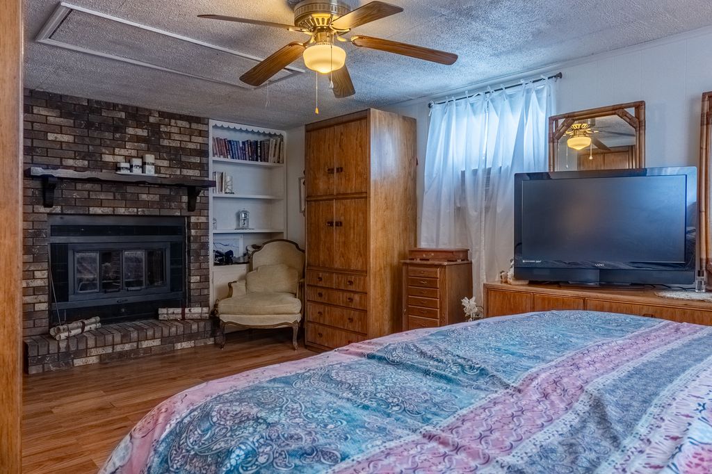 Image 16 of property listing at 1412 Holly Street, Centralia, IL 62801