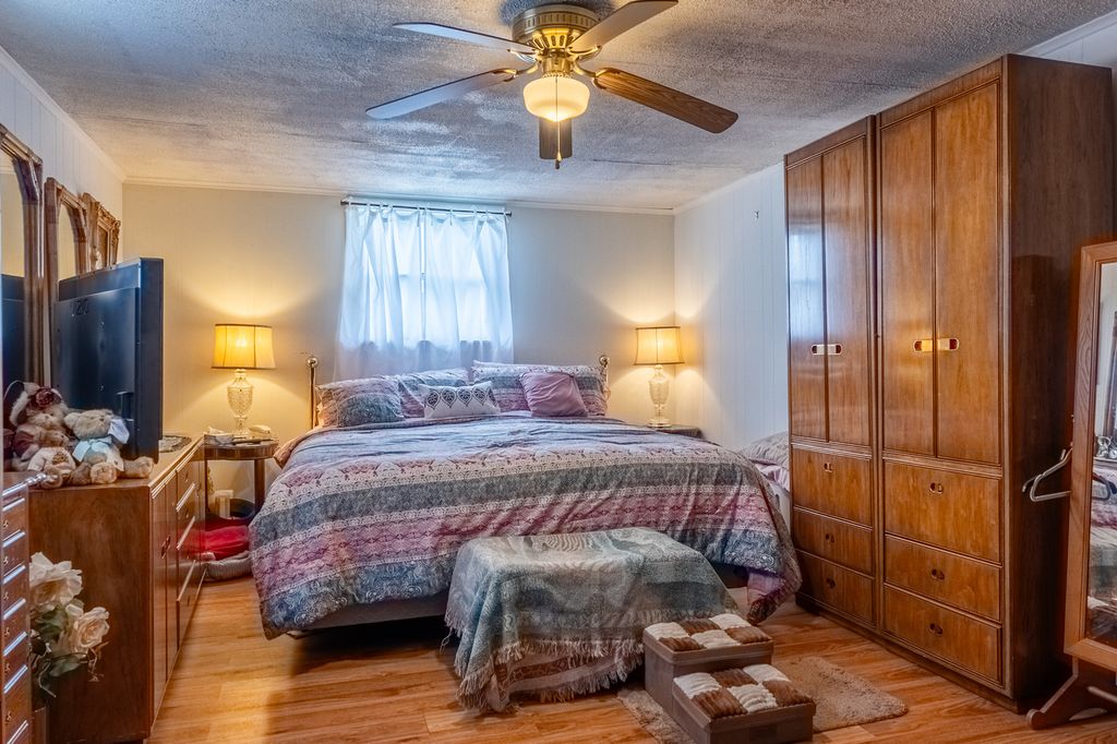 Image 18 of property listing at 1412 Holly Street, Centralia, IL 62801
