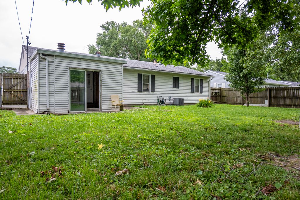 Image 21 of property listing at 1412 Holly Street, Centralia, IL 62801