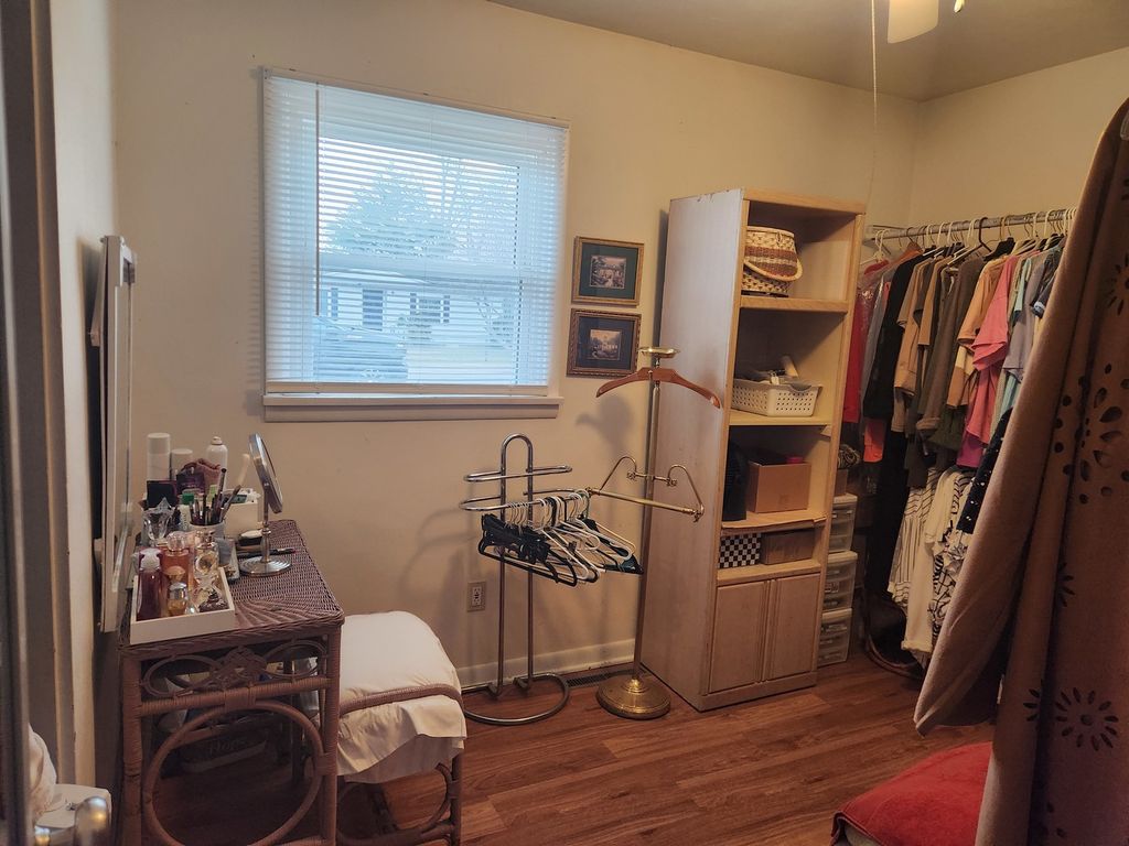 Image 6 of property listing at 1412 Holly Street, Centralia, IL 62801
