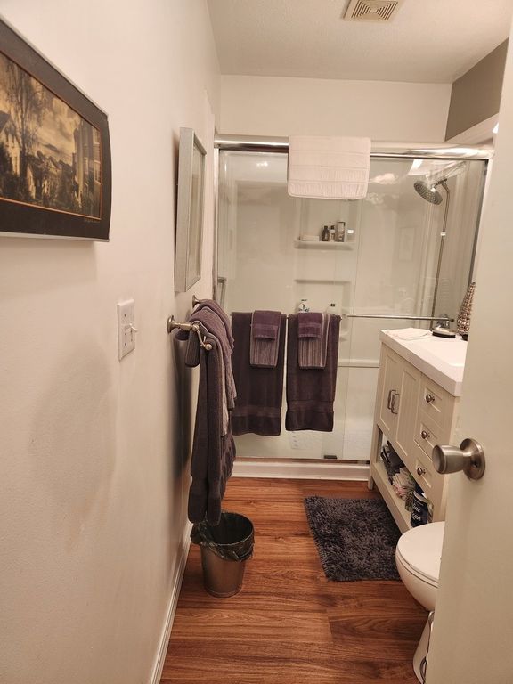 Image 7 of property listing at 1412 Holly Street, Centralia, IL 62801