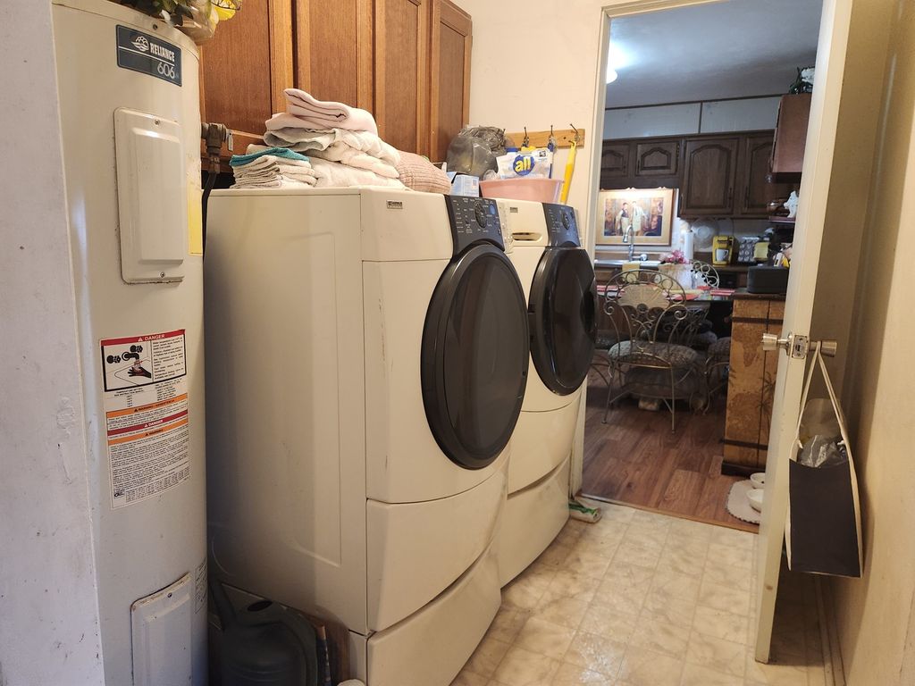 Image 9 of property listing at 1412 Holly Street, Centralia, IL 62801