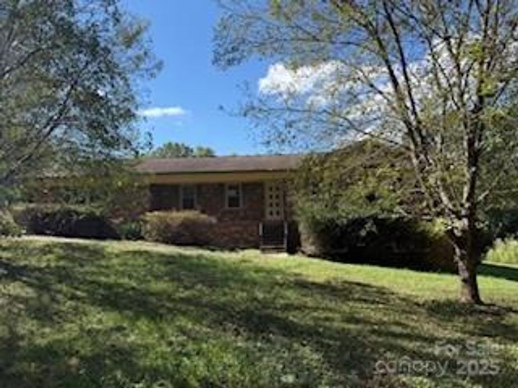 220 Georgetown Road, Lenoir, NC 28645