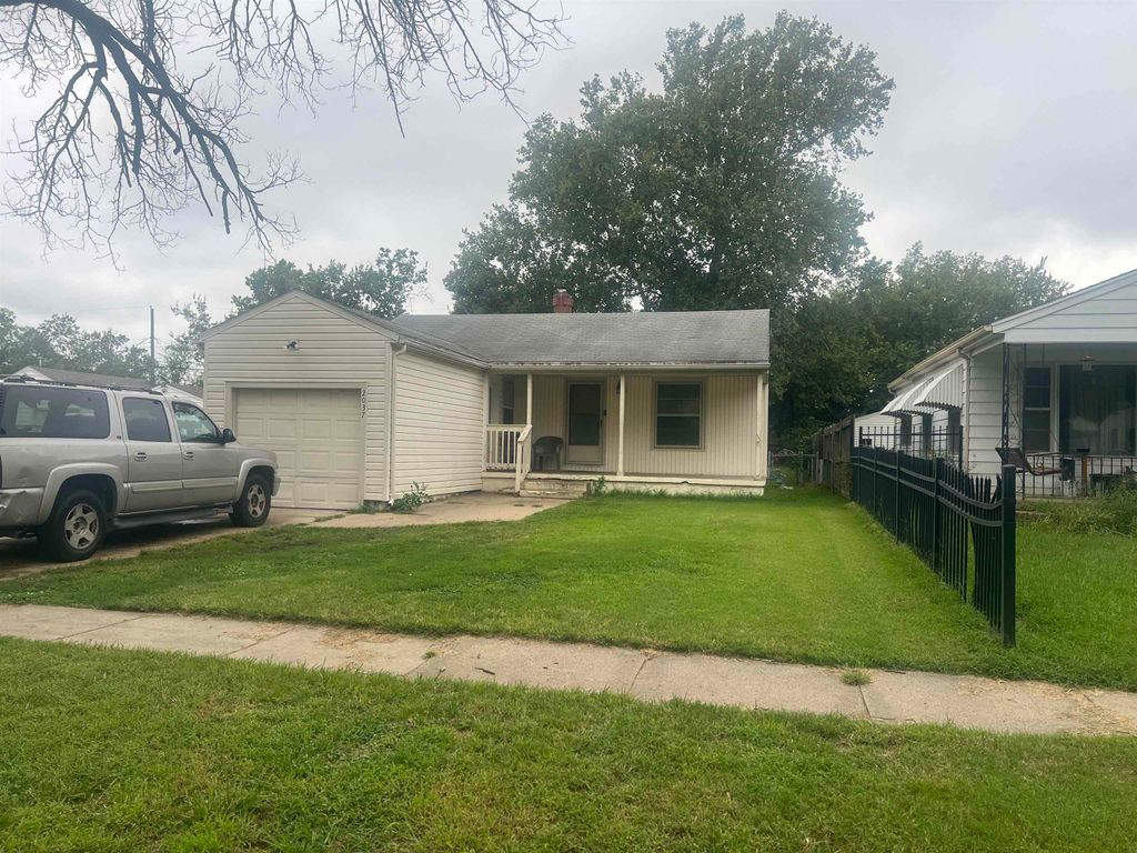 2037 S Laura, Wichita, KS 67219