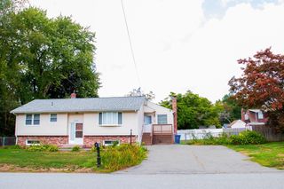 94 Tanglewood Dr, Dracut, MA 01826