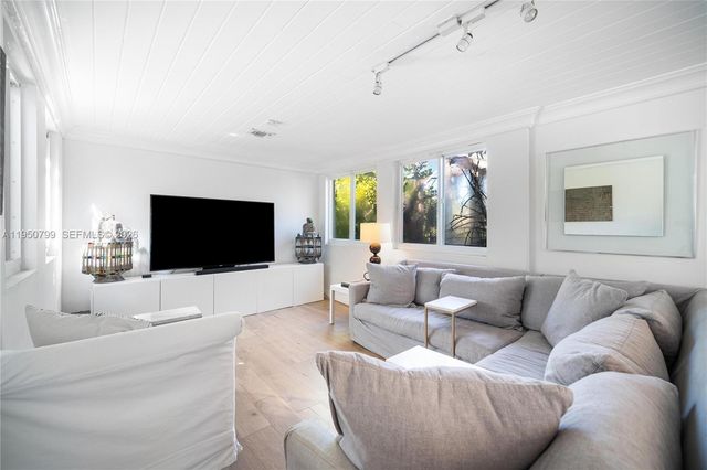 463 W 62nd St, Miami Beach, FL 33140