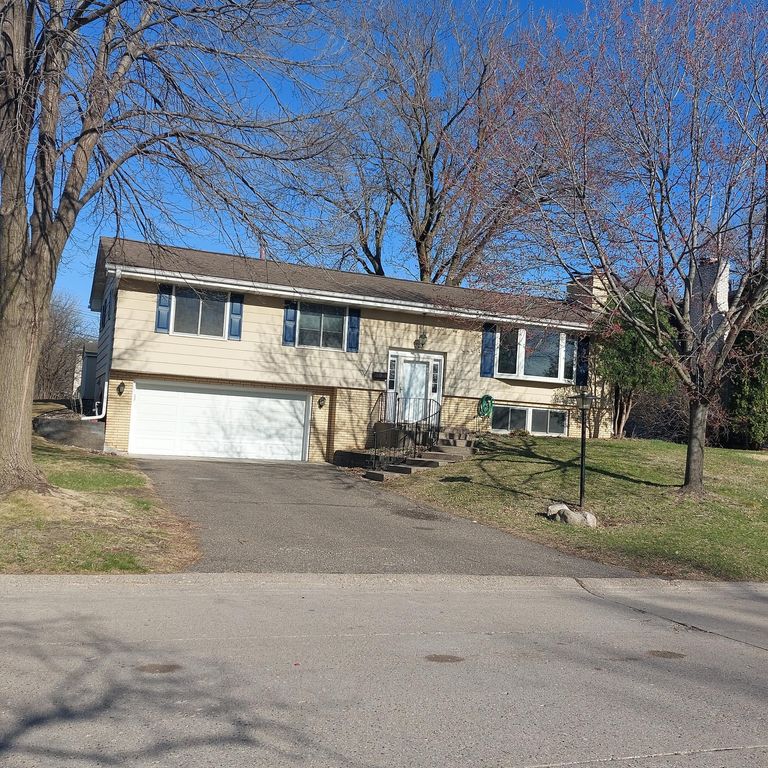 6325 Halifax Avenue S, Edina, MN 55424
