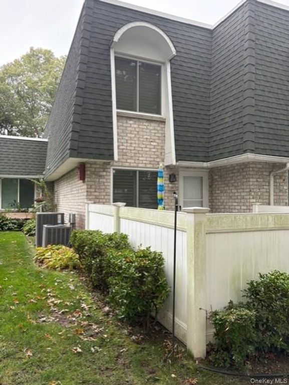 768 Blue Ridge Drive, Medford, NY 11763 — photo 3