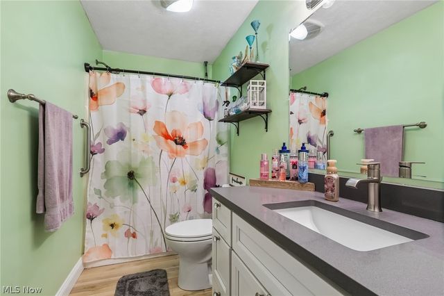 8 Oakwood Boulevard, Painesville Twp, OH 44077