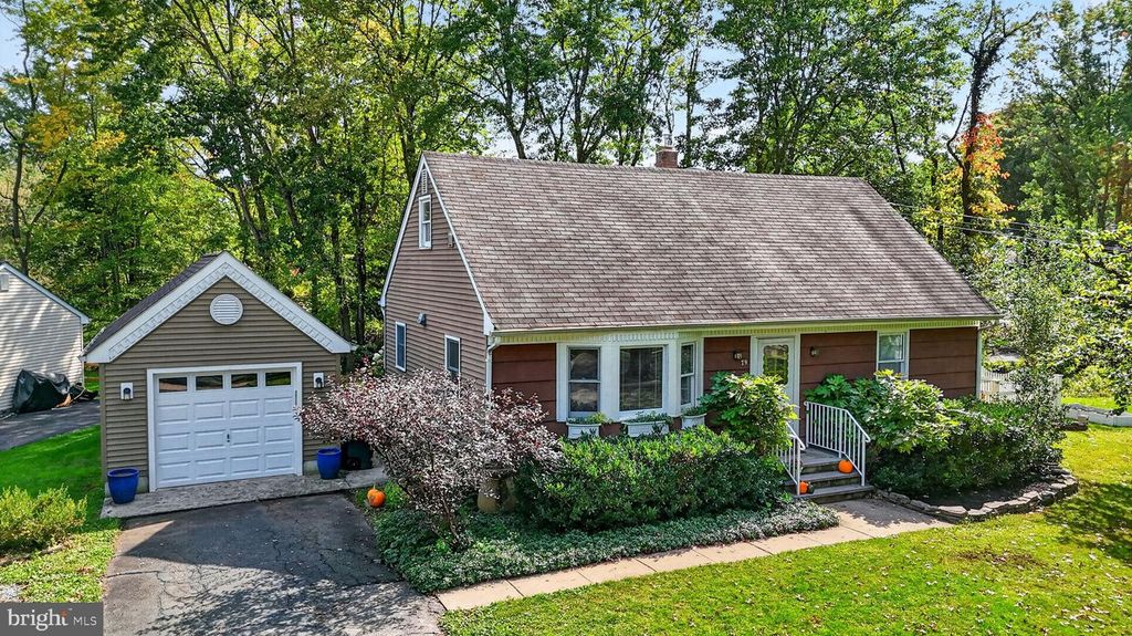 79 TAYLOR TER, HOPEWELL, NJ 08525 — exterior