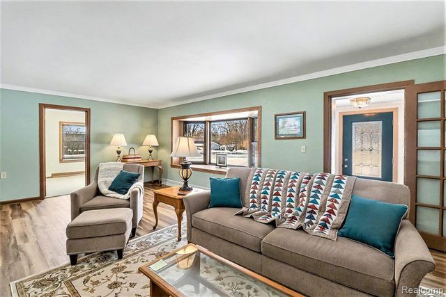 1660 Giddings Road, Pontiac, MI 48340