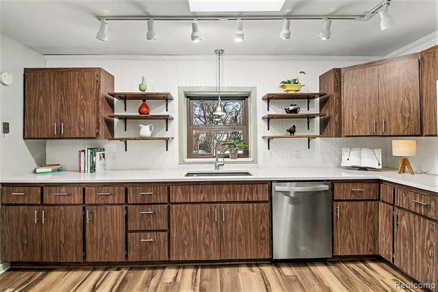 1660 Giddings Road, Pontiac, MI 48340