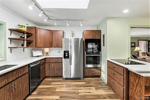 1660 Giddings Road, Pontiac, MI 48340