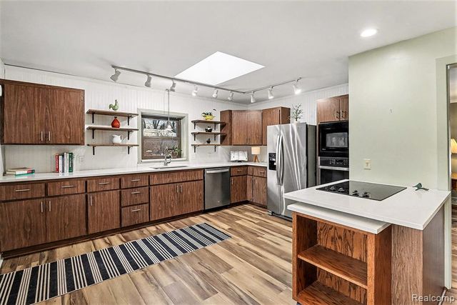 1660 Giddings Road, Pontiac, MI 48340