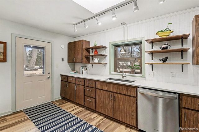 1660 Giddings Road, Pontiac, MI 48340