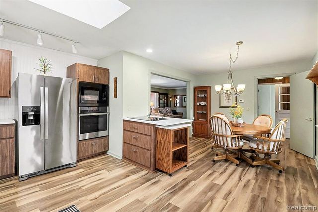 1660 Giddings Road, Pontiac, MI 48340