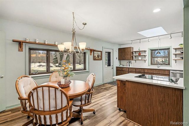 1660 Giddings Road, Pontiac, MI 48340