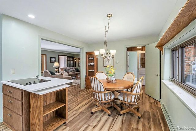 1660 Giddings Road, Pontiac, MI 48340