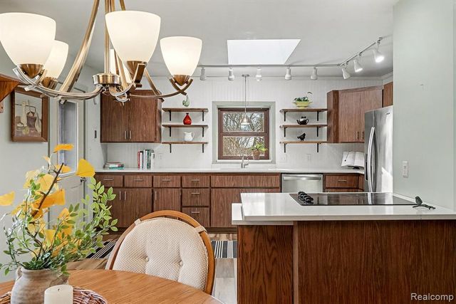 1660 Giddings Road, Pontiac, MI 48340