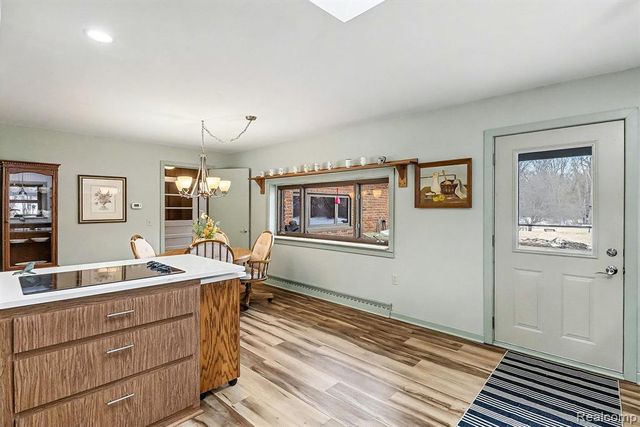 1660 Giddings Road, Pontiac, MI 48340