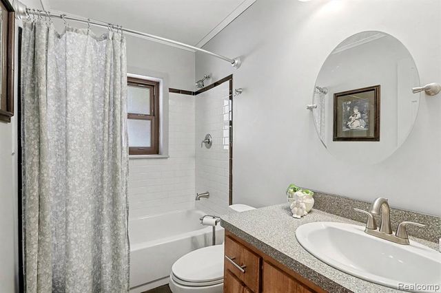 1660 Giddings Road, Pontiac, MI 48340