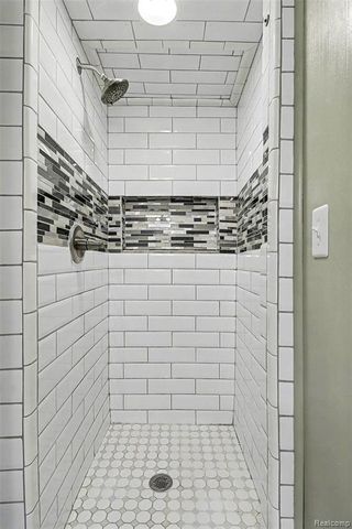 1660 Giddings Road, Pontiac, MI 48340