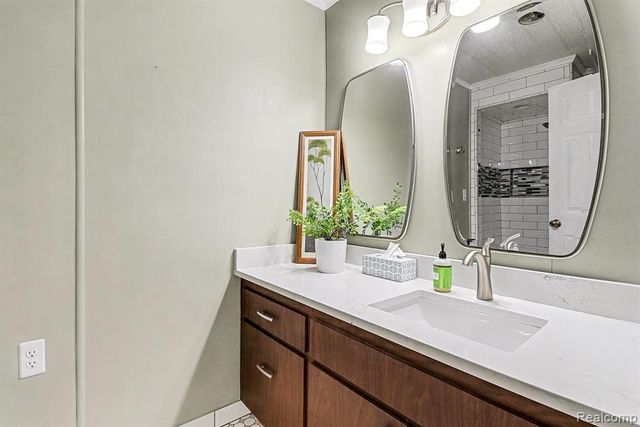 1660 Giddings Road, Pontiac, MI 48340