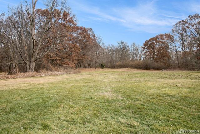 1660 Giddings Road, Pontiac, MI 48340