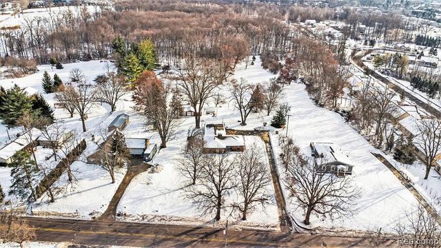 1660 Giddings Road, Pontiac, MI 48340