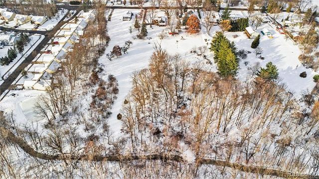 1660 Giddings Road, Pontiac, MI 48340