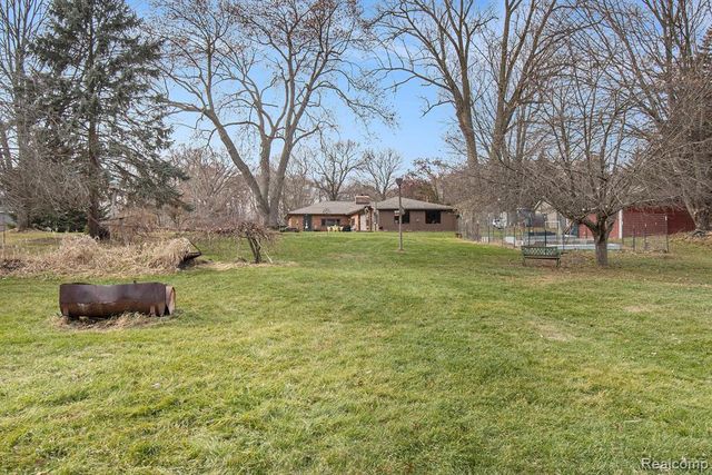 1660 Giddings Road, Pontiac, MI 48340