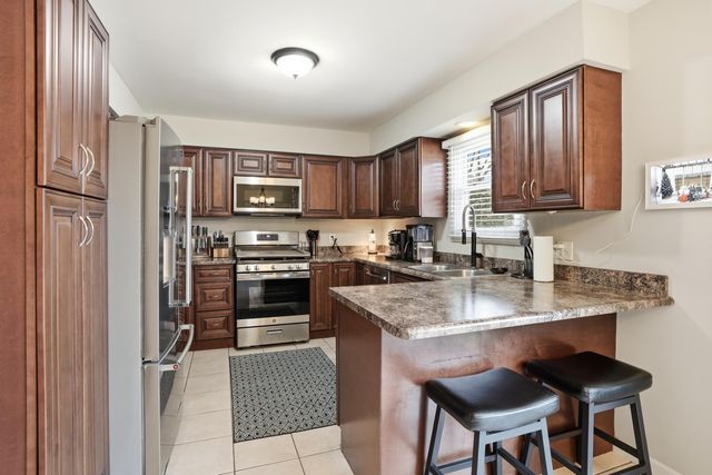 4042 Burning Tree Court, Crown Point, IN 46307