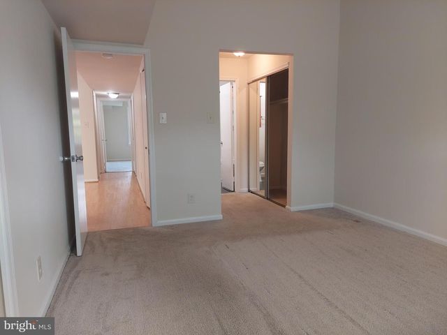 25 PICKERING CT #201, Germantown, MD 20874