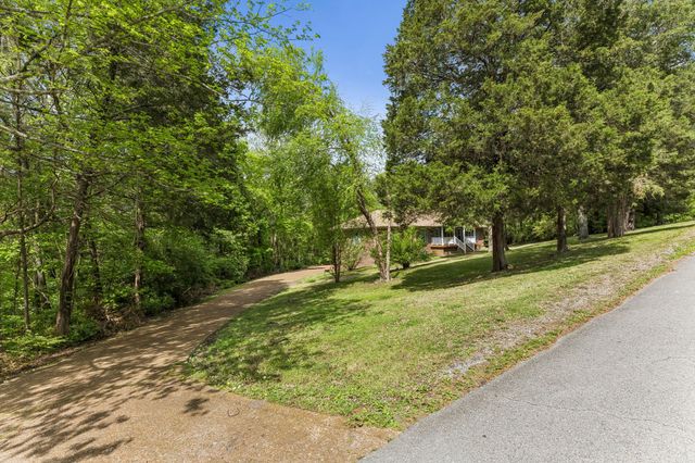 1912 Graceland Dr, Goodlettsville, TN 37072