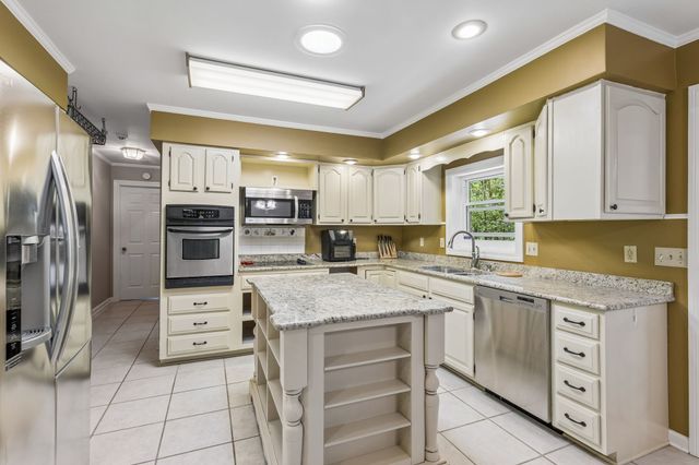 1912 Graceland Dr, Goodlettsville, TN 37072