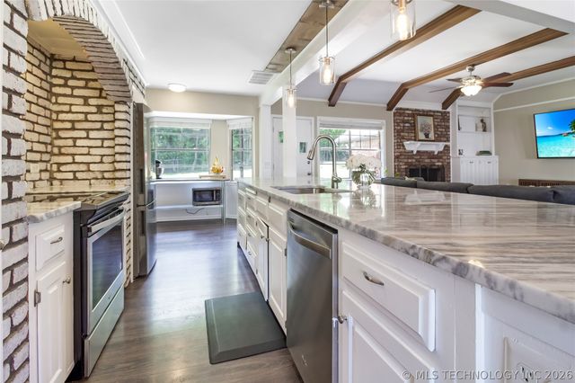 6114 S 69th East Place, Tulsa, OK 74133