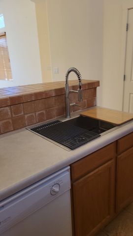 8 BAJADA PL, Santa Fe, NM 87508