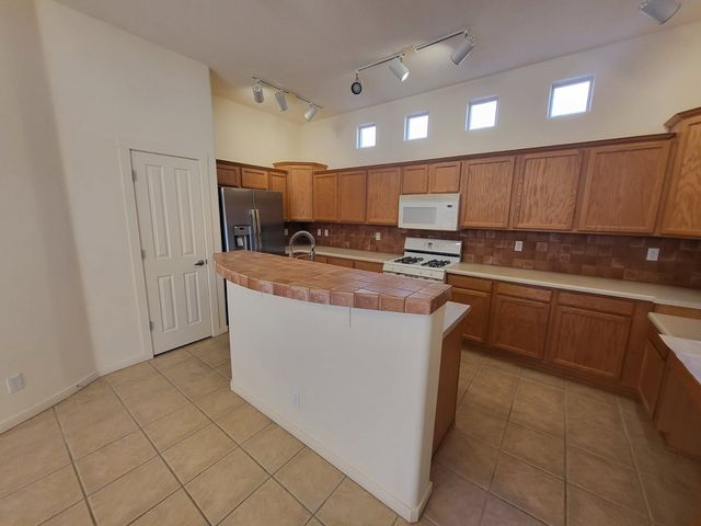 8 BAJADA PL, Santa Fe, NM 87508