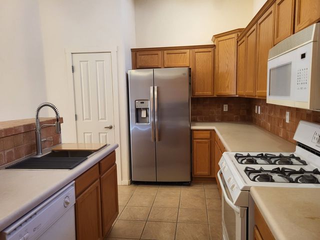 8 BAJADA PL, Santa Fe, NM 87508