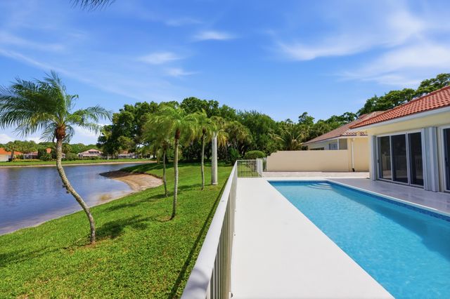 283 Kelsey Park Circle, Palm Beach Gardens, FL 33410