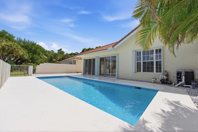 283 Kelsey Park Circle, Palm Beach Gardens, FL 33410