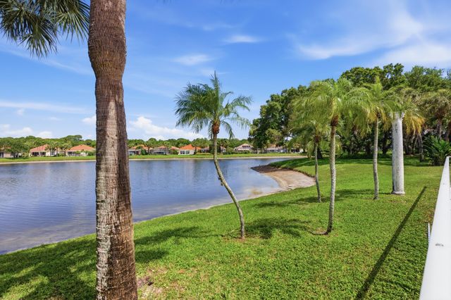 283 Kelsey Park Circle, Palm Beach Gardens, FL 33410
