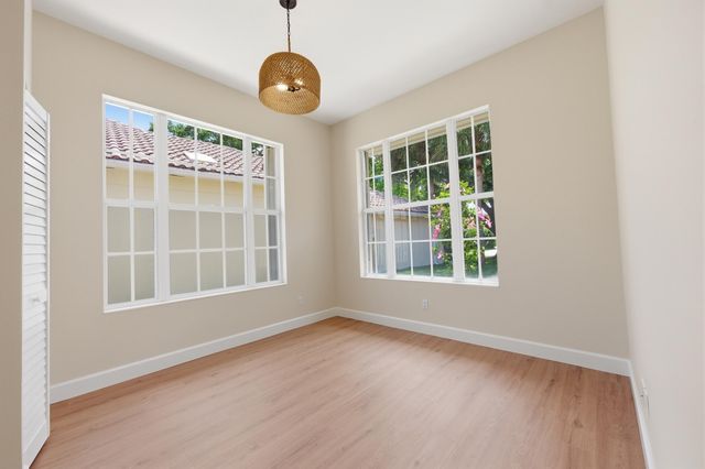 283 Kelsey Park Circle, Palm Beach Gardens, FL 33410