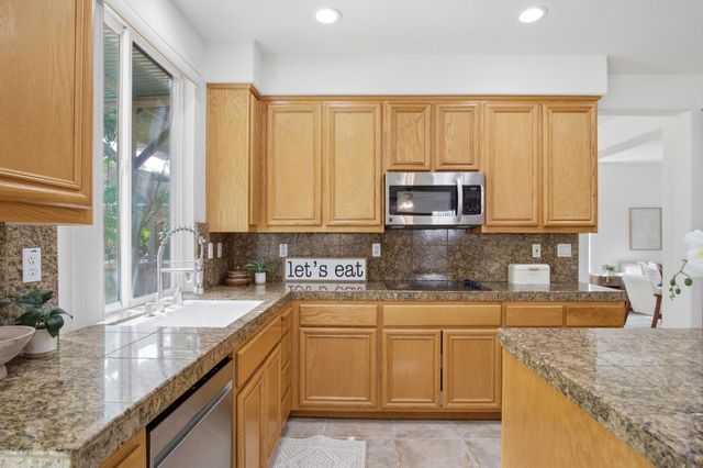 4230 Eveningside Ln, Tracy, CA 95377