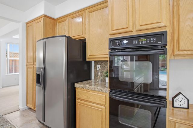 4230 Eveningside Ln, Tracy, CA 95377