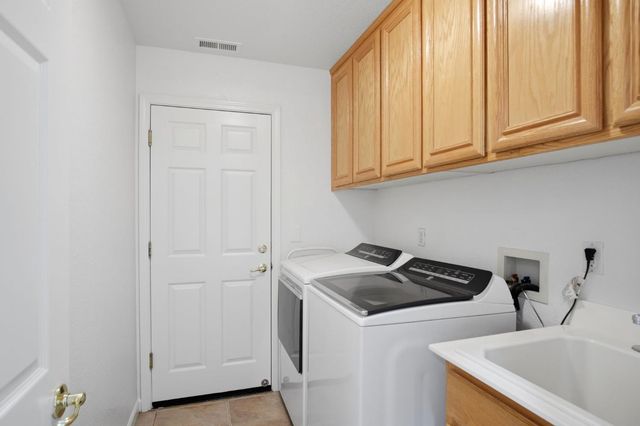 4230 Eveningside Ln, Tracy, CA 95377